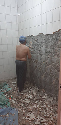 台北浴室整修-拆除磁磚